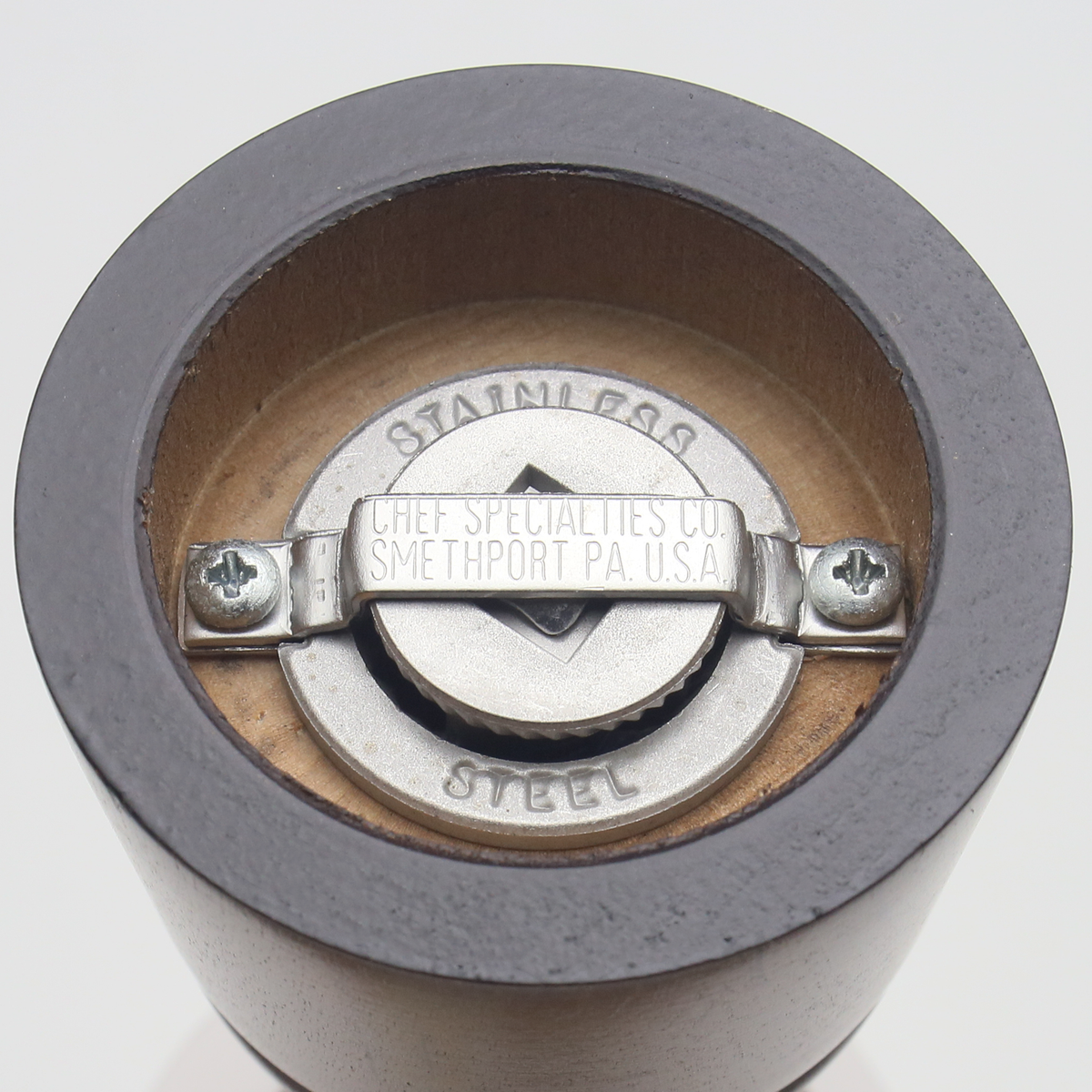 06100 Pepper Mill Bottom View, Stainless Steel Grinding Mechanism